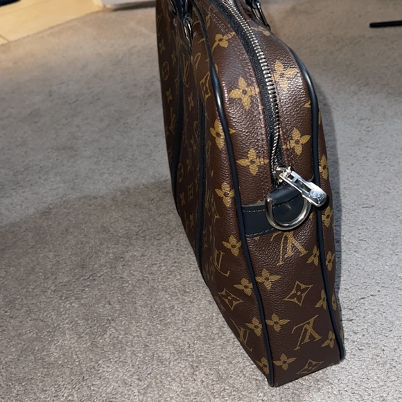 Louis Vuitton Porte-Documents Voyage PM Messenger Bag / Briefcase - Picture 8 of 10